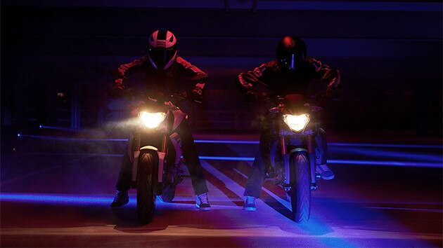 G 310 R Desafío Park n Ride Sarah Lezito y Chris Northover