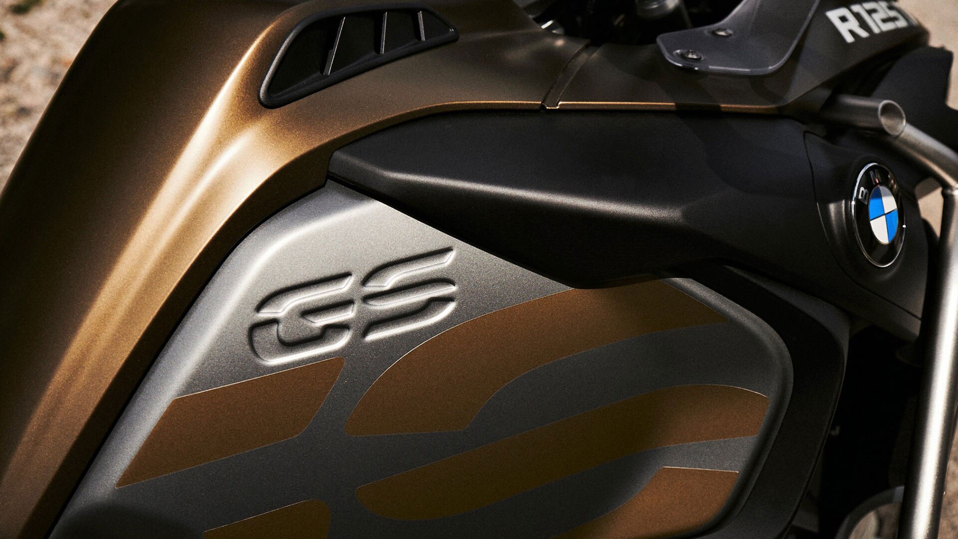BMW R 1250 GS Adventure con el depósito de combustible de 30 litros