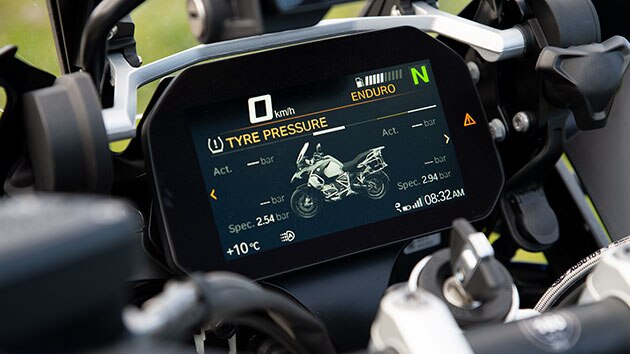 BMW R 1250 GS Adventure con Connectivity, vista de la pantalla TFT