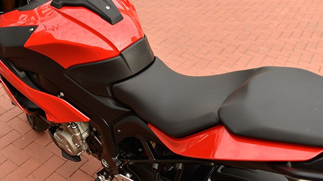 Asiento de la S 1000 XR de diseño ergonómico