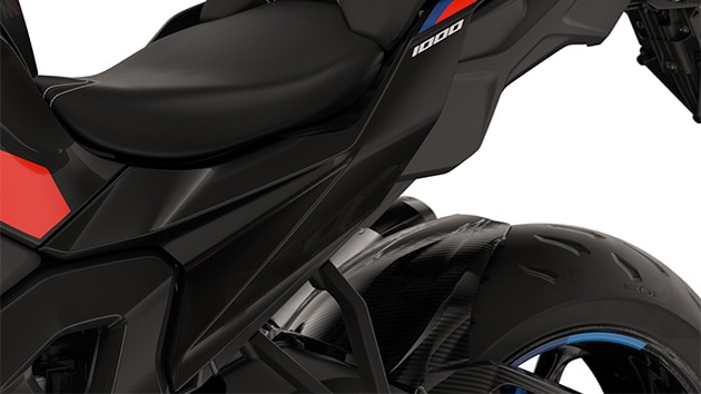 Los componentes de fibra de carbono del paquete M Competition de la M 1000 XR de BMW Motorrad